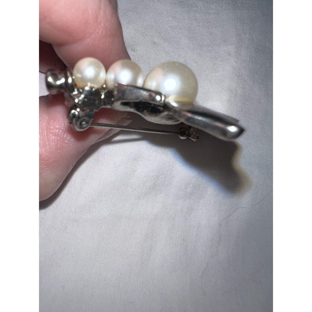 Vintage Faux Pearl Snowman Family-3 Snowmen On Sled-Silver Tone Christmas Pin - Picture 4 of 4